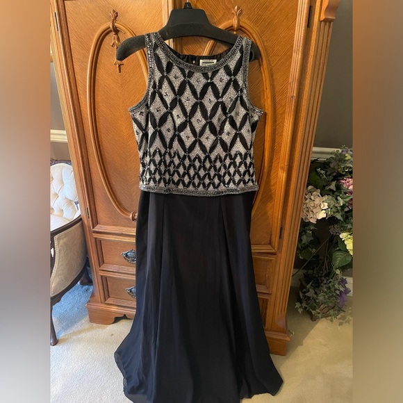 Mark & John by Gopal Dress - Picture 3 of 16